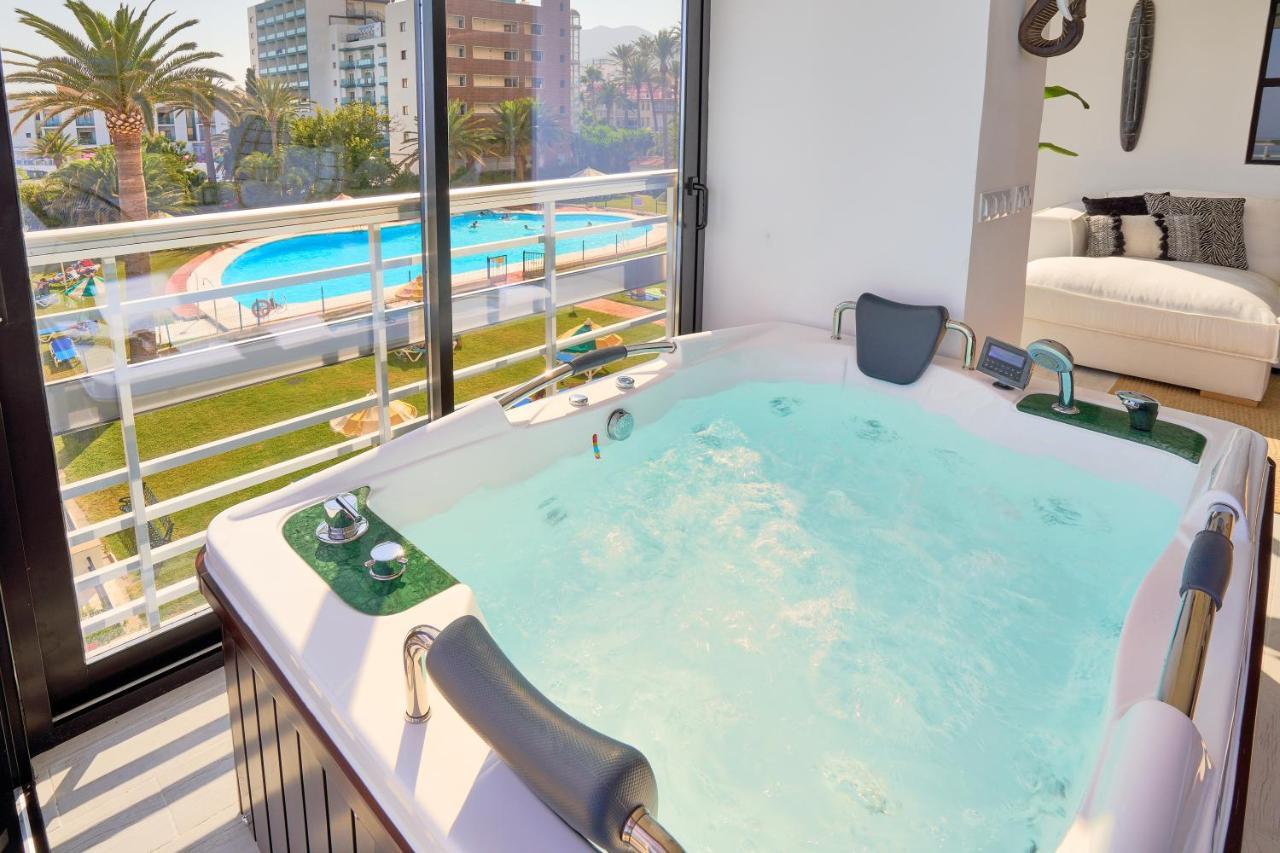 Savanna Beach. Amazing Apartment With Jacuzzi Torremolinos Exterior photo